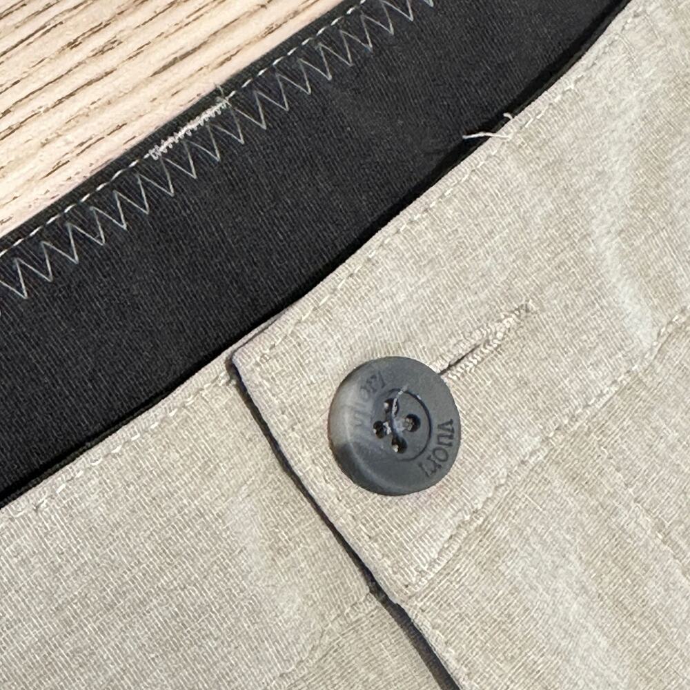 Vuori AIM Shorts V368 Mens 36 Stretch Performance Flat Front Khaki Athletic Golf - Picture 3 of 12